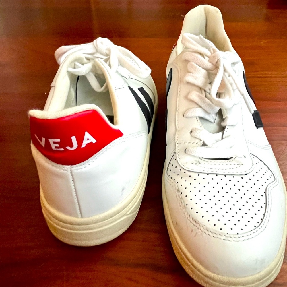 Veja V-10 Sneaker